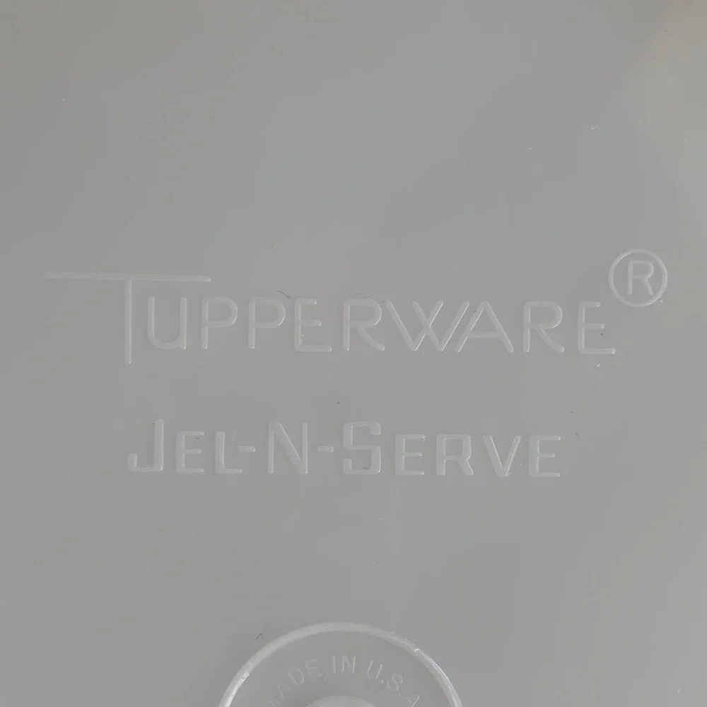 Tupperware Vintage Jel-N-Serve Floral Design Mold/ Container White  EUC